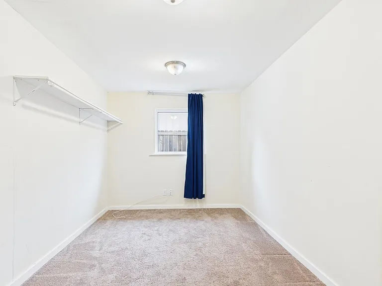 409 S Pear St — Photo 24