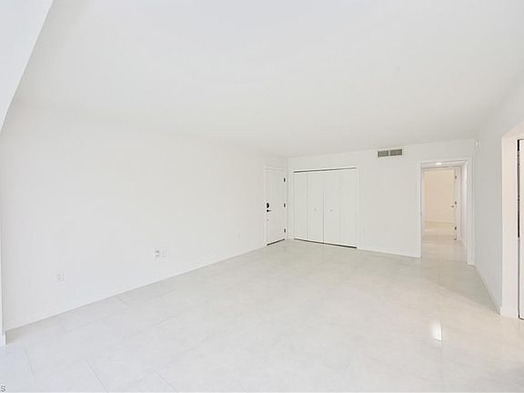 3rd image of 4180 Crayton RD #E4