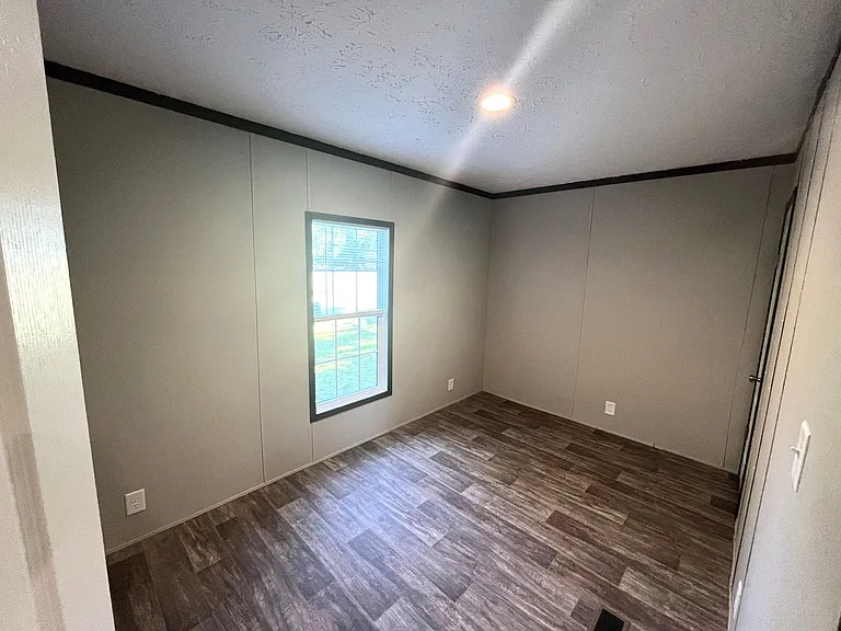 515 Tom Mann Rd — Photo 50