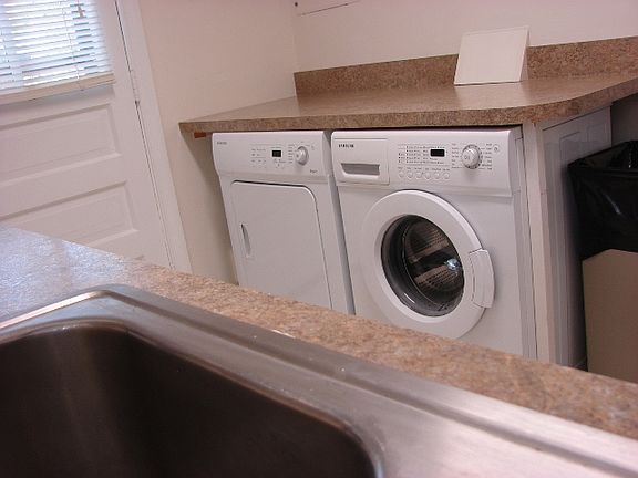 washer dryer included