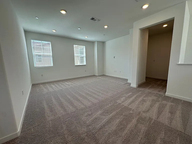 1578 N Central Pkwy — Photo 15