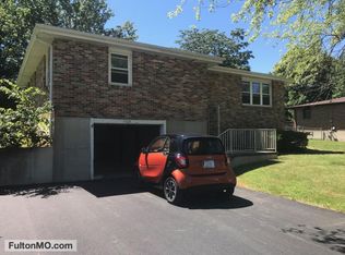 1109 Singer Ln, Fulton, MO 65251