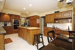 4th image of 3795 Fleetwood Dr