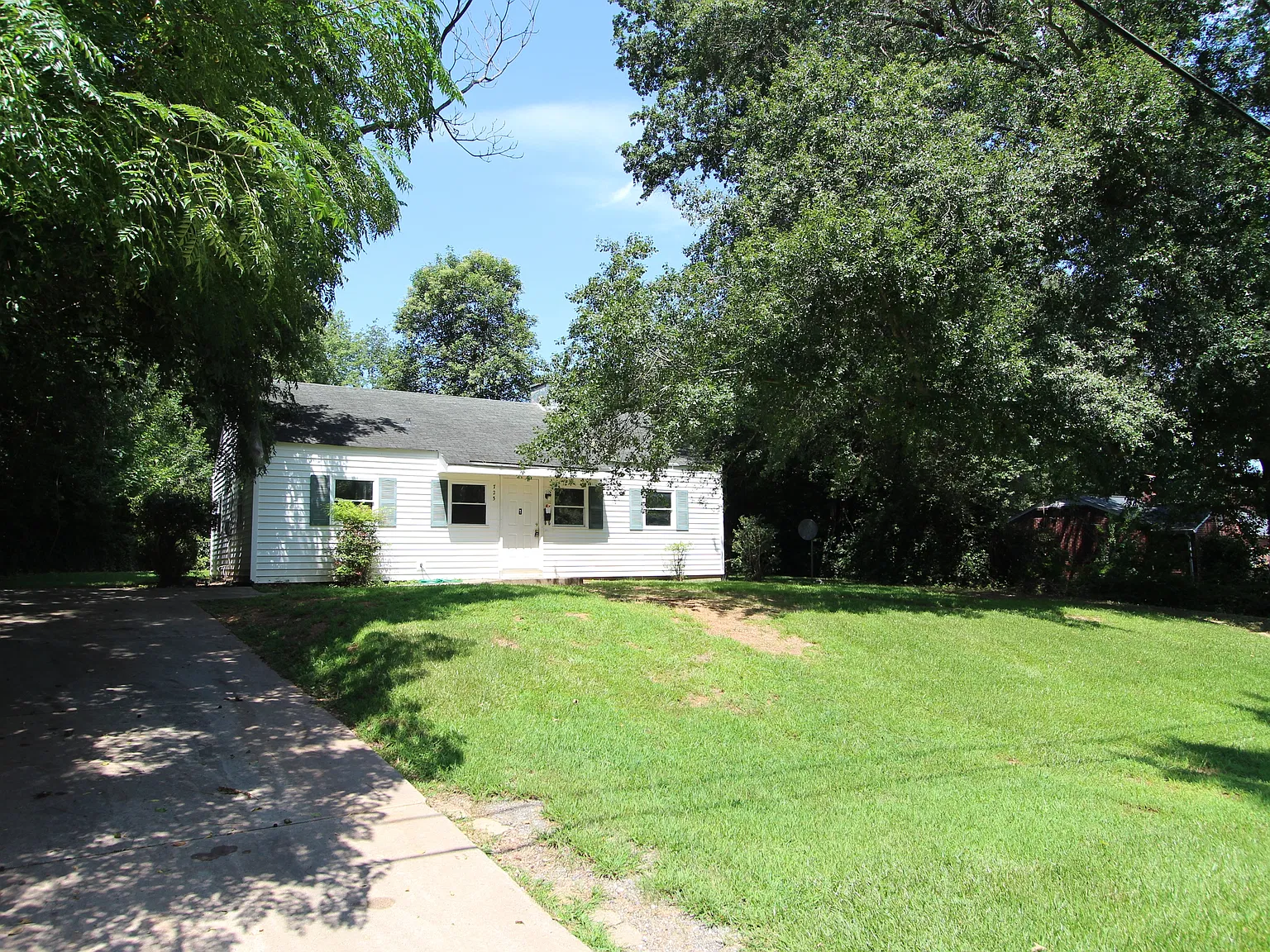 725 Lucas Street - 725 — Photo 2