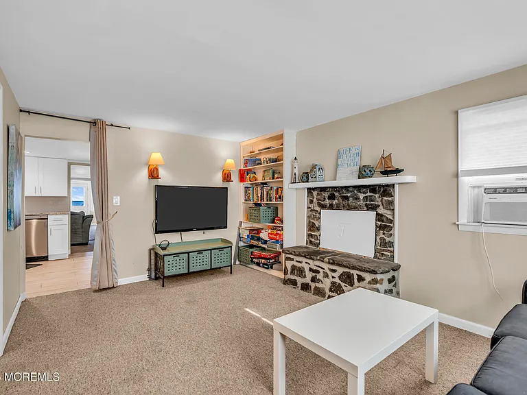 413 Beachfront — Photo 10