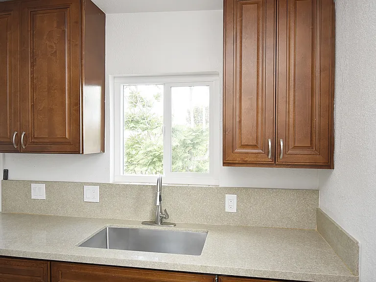 2096 Franklin Ave #A — Photo 10