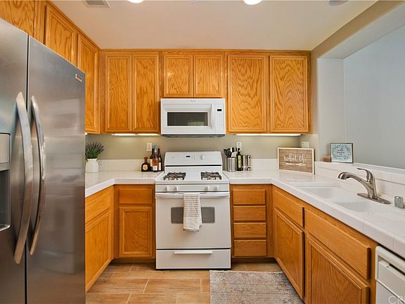 5th image of 28250 Canterbury Ct