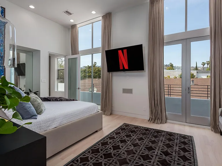 808 N La Jolla Ave — Photo 33