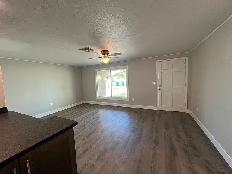 2443 Duke Ln — Photo 4