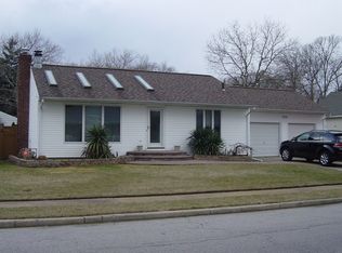 1332 Whittier Ave, Merrick, NY 11566
