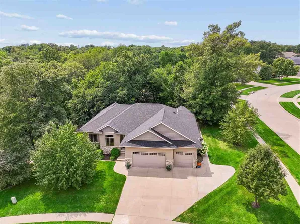 1685 Redbud Cir, North Liberty, IA 52317
