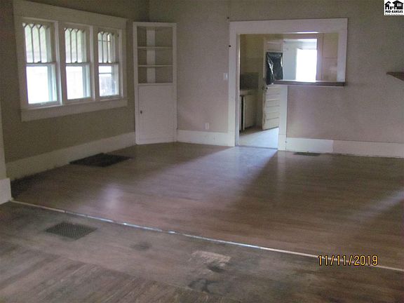 3rd image of 310 E 11th Ave