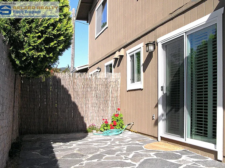 204 Main Cir — Photo 11