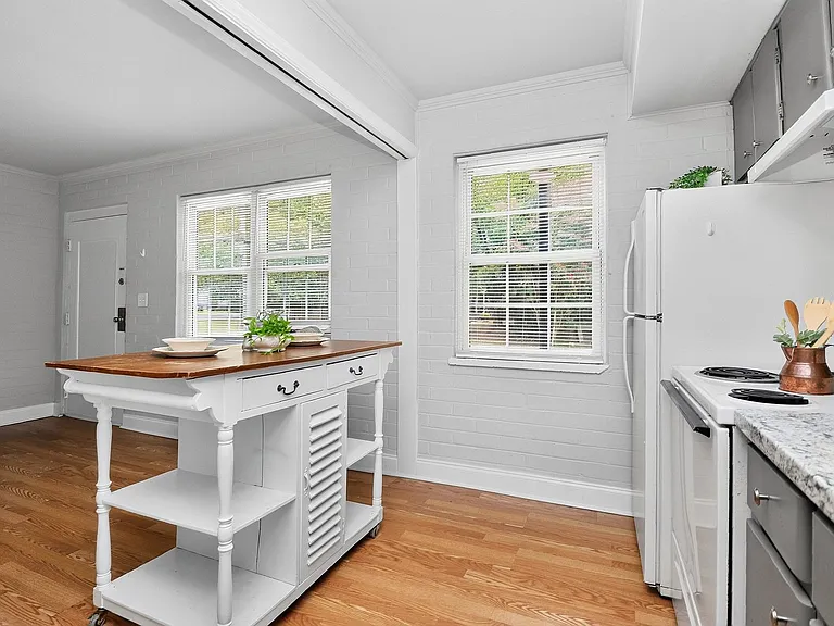 1617A Fulton Ave — Photo 4