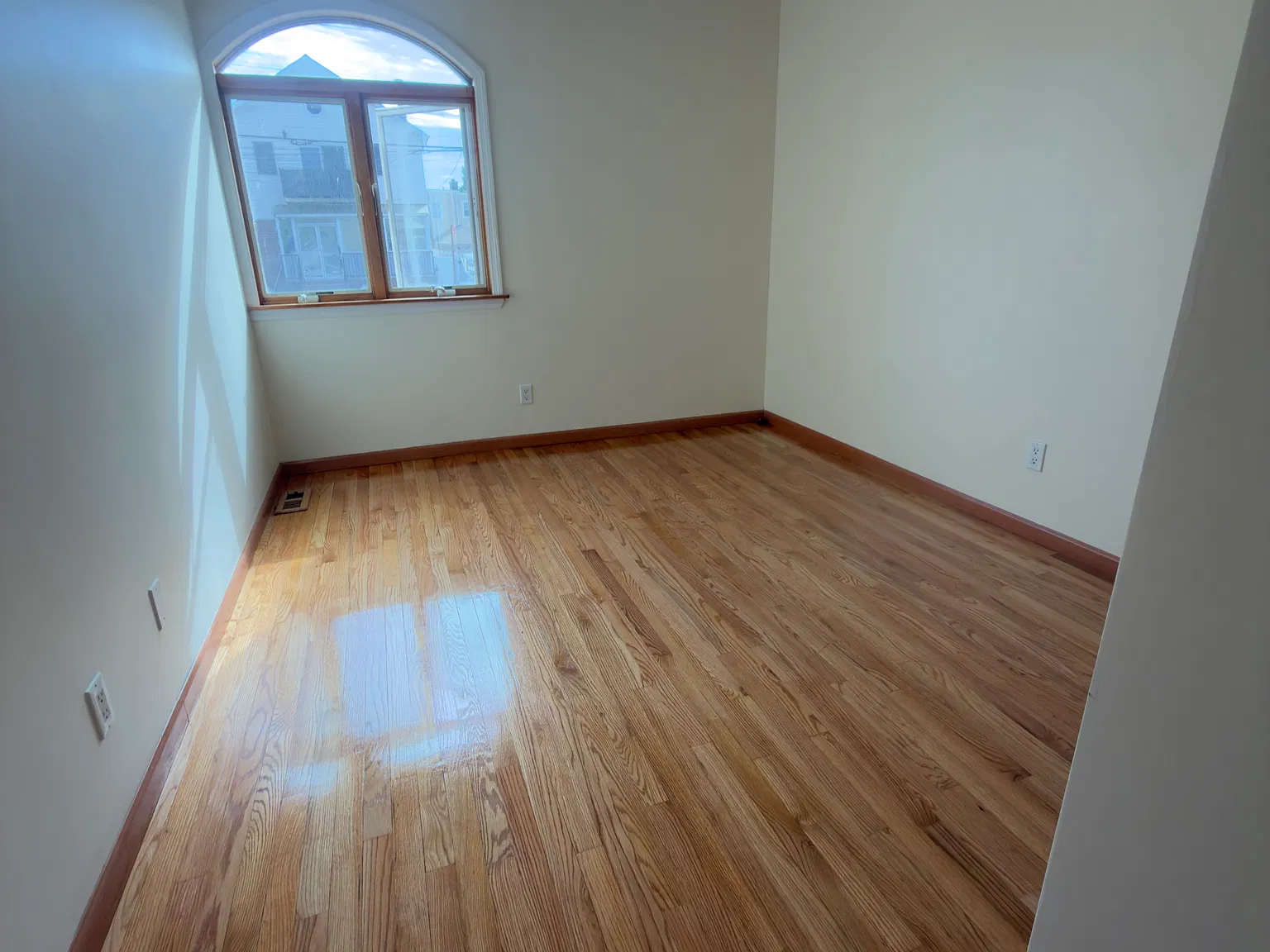 4 bed, 1350 sqft, $3,500 — Photo 2