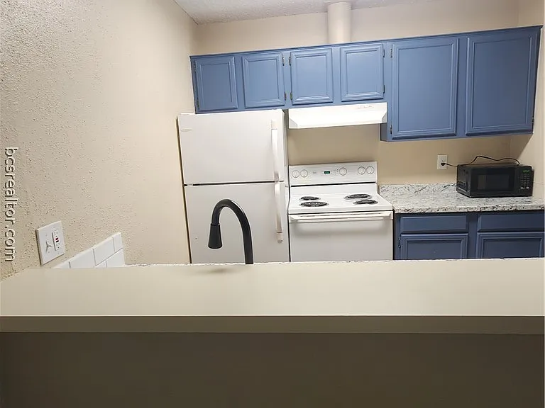 1901 Holleman Dr W #201 — Photo 7