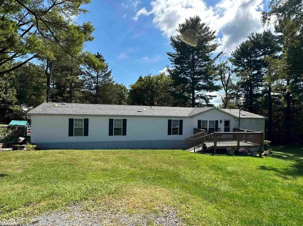 262 Pleasant St, Masontown, WV 26542