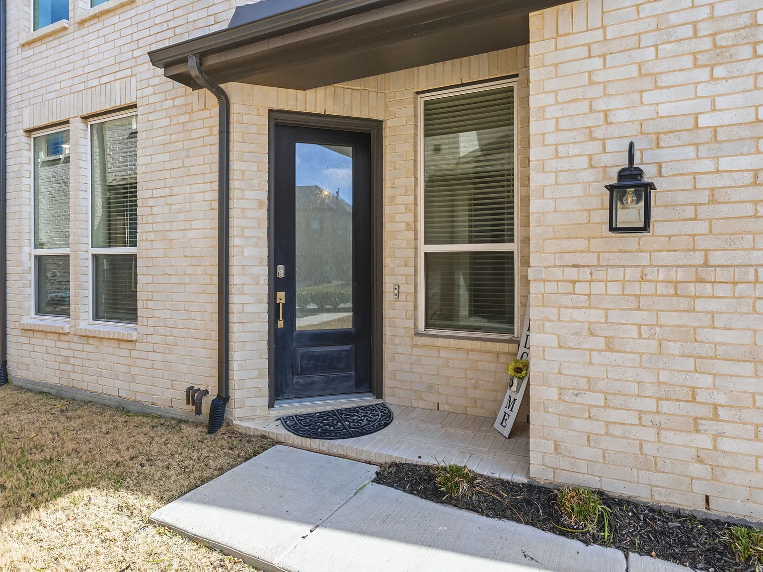 4 bed, 2097 sqft, $3,100 — Photo 3