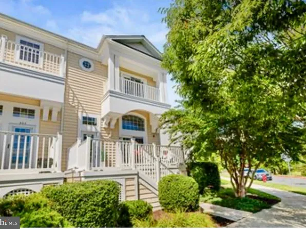12277 Hidden Bay Dr #301, Berlin, MD 21811