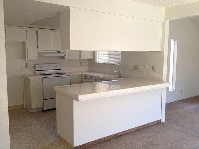 2nd image of 2343 Gateway Cir