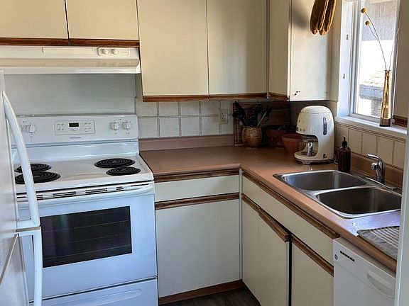 2nd image of 323 W 13th Ave #323