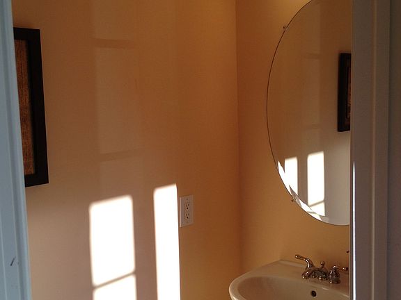 1st floor 1/2 bathroom