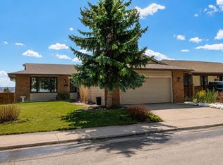 7715 N 67th Ave NW, Calgary, AB T3B 4P2