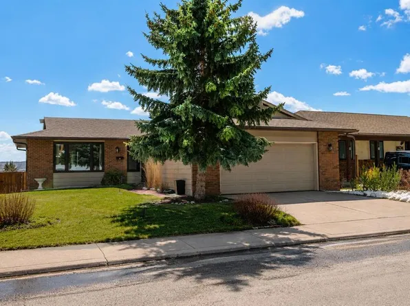 7715 N 67th Ave NW, Calgary, AB T3B 4P2