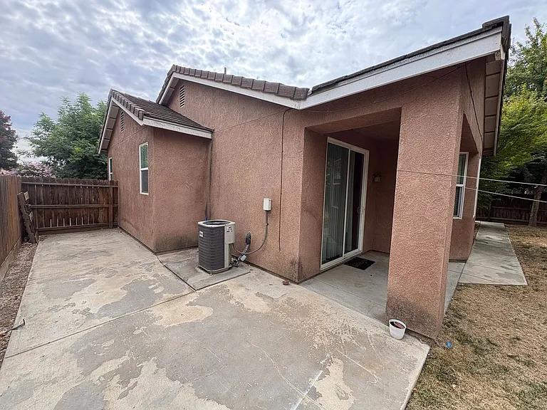 2133 N Denton St — Photo 23