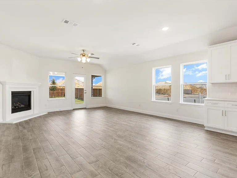324 Amenduni Ln — Photo 14