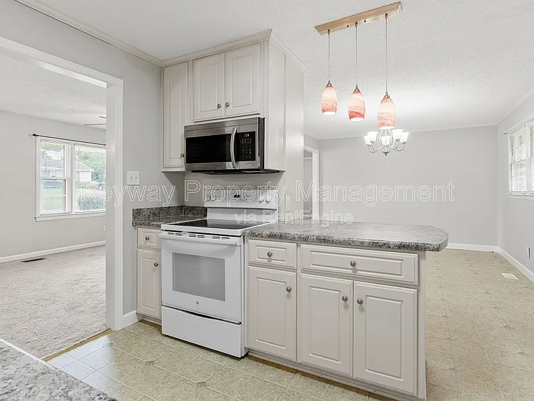 133 Belair Rd — Photo 3