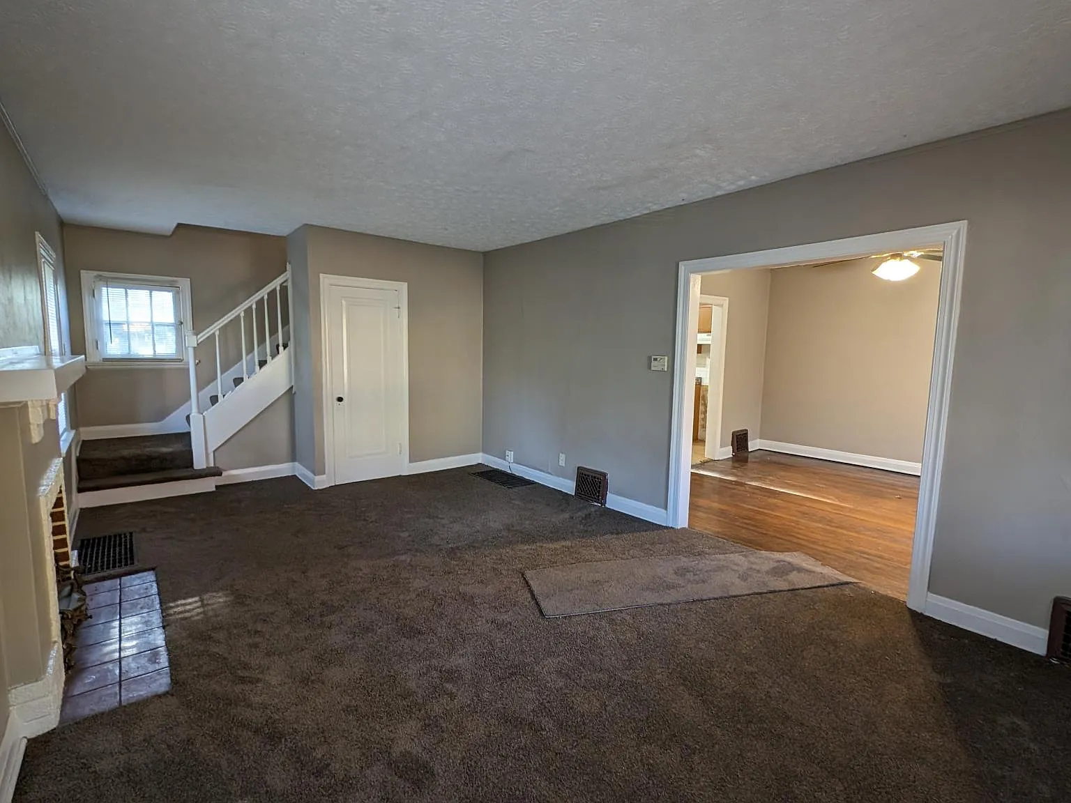 3 bed, 1200 sqft, $1,025 — Photo 2