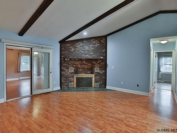 4th image of 15 Pines Ct