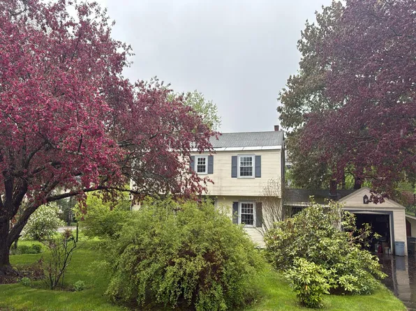 3 Camp Rd, Hopkinton, NH 03229