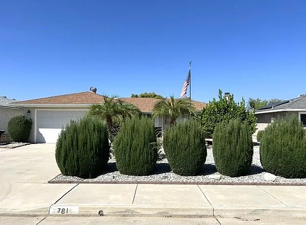 781 Somerset Ct — Photo 2