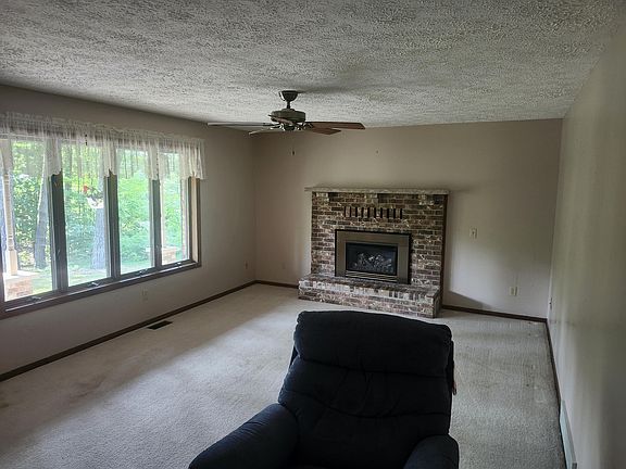 5th image of 3573 S Townline Rd