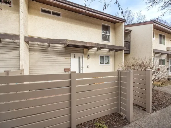 250 Briarwood Rd #102, Kelowna, BC V1X 2G3