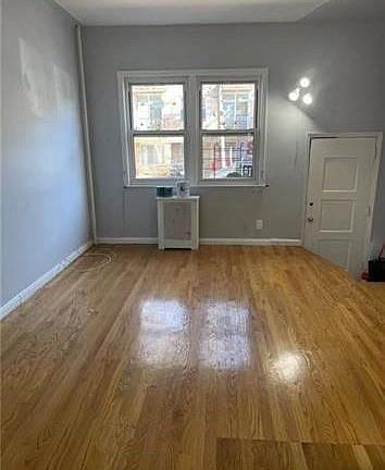3rd image of 2264 W 7th St