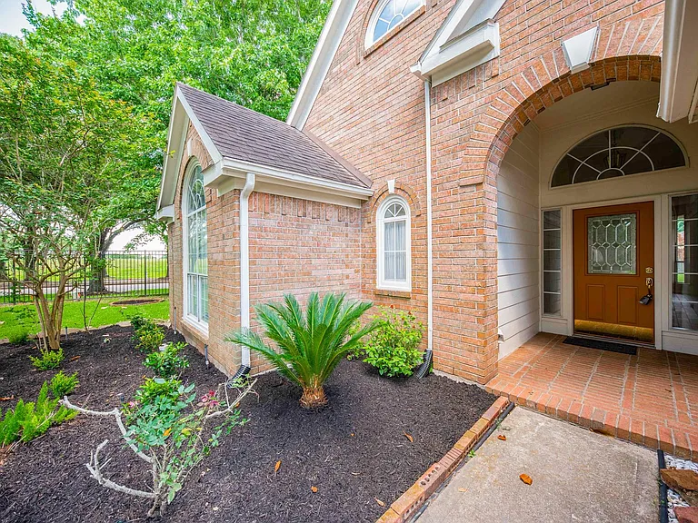 703 Acacia Pl — Photo 4
