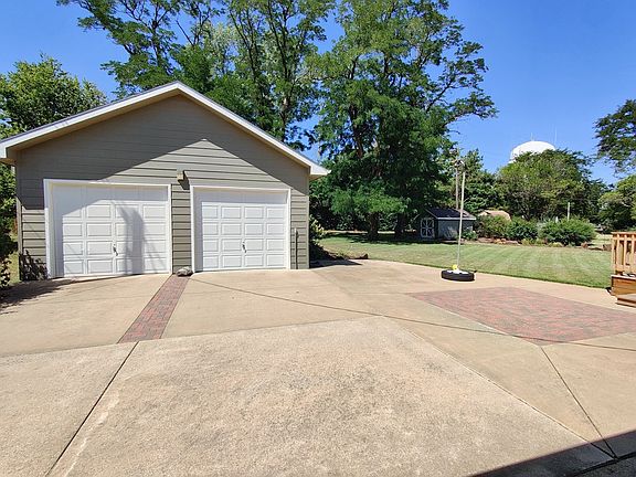 2nd image of 420 Claremont Dr