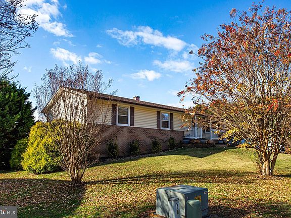 4th image of 9421 Fendall Ln