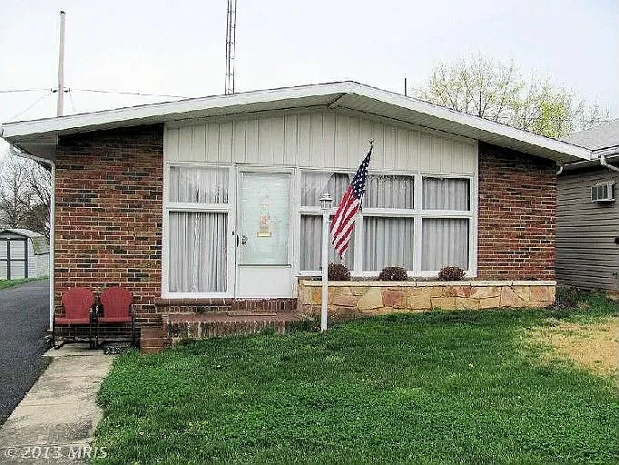 141 Grandview Ave photo 1