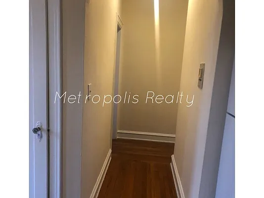 Rented by Metropolis International Realty Inc. | media 10