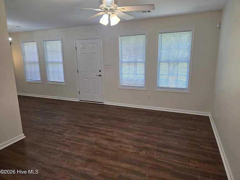 109 Cheyenne Ct — Photo 5