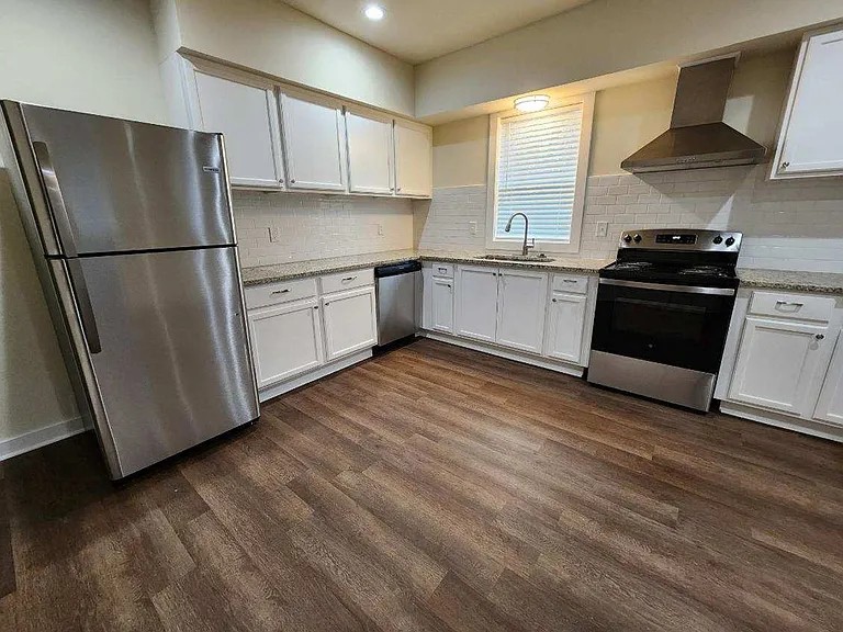 1303 Gray St — Photo 4