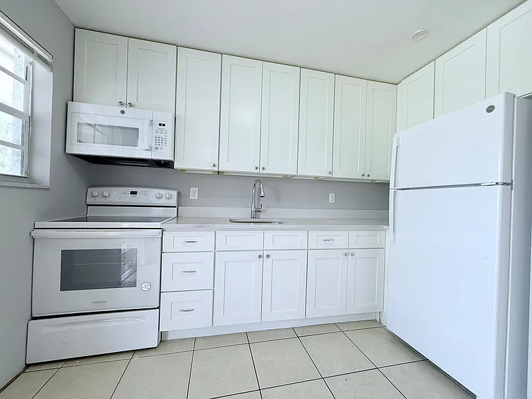 4308 Greenwood Ave — Photo 6