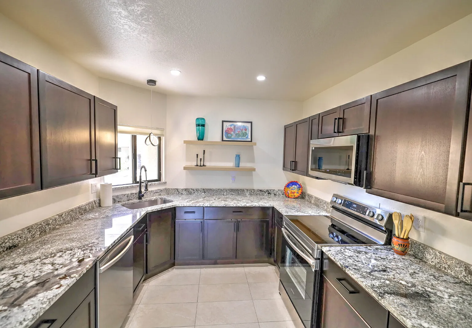 2 bed, 2.0 bath, 1176 sqft, $1,795 — Photo 4