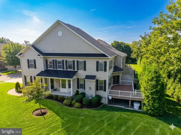 209 Saint James Dr, Langhorne, PA 19047