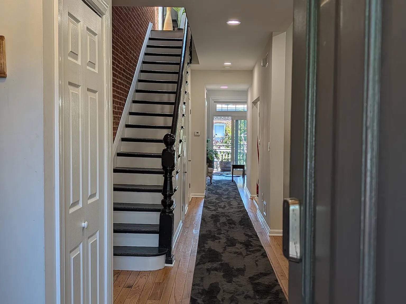 3 bed, 3.5 bath, 1960 sqft, $7,500 — Photo 4