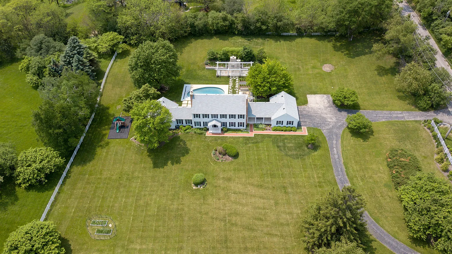 364 Ridge Rd photo 1